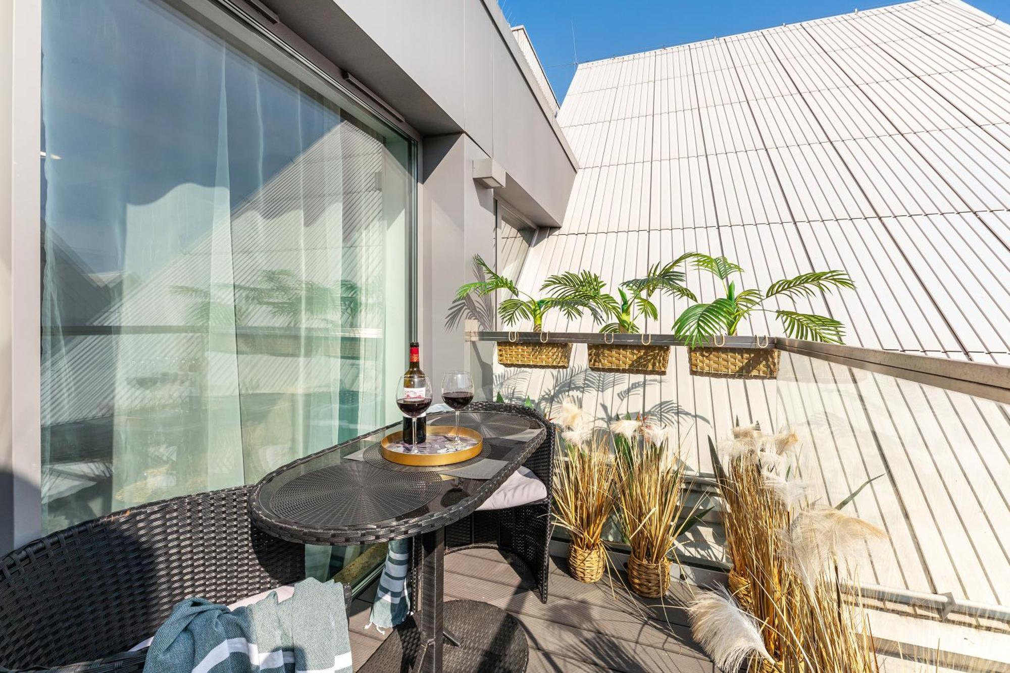 Granaria Kingdom & Happiness Premium Apartments By The River - Gratis Prosecco กดัญสก์ ภายนอก รูปภาพ